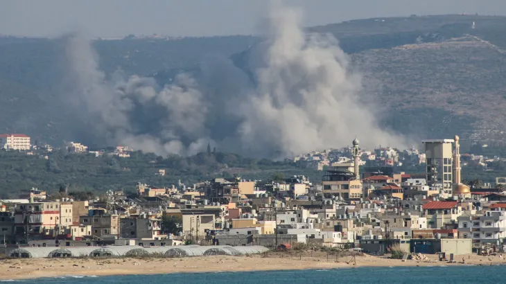 مقتل 16 شخصاً في غارات إسرائيلية على جنوب لبنان وإعلان تحقيق أممي في انتهاكات القانون الدولي