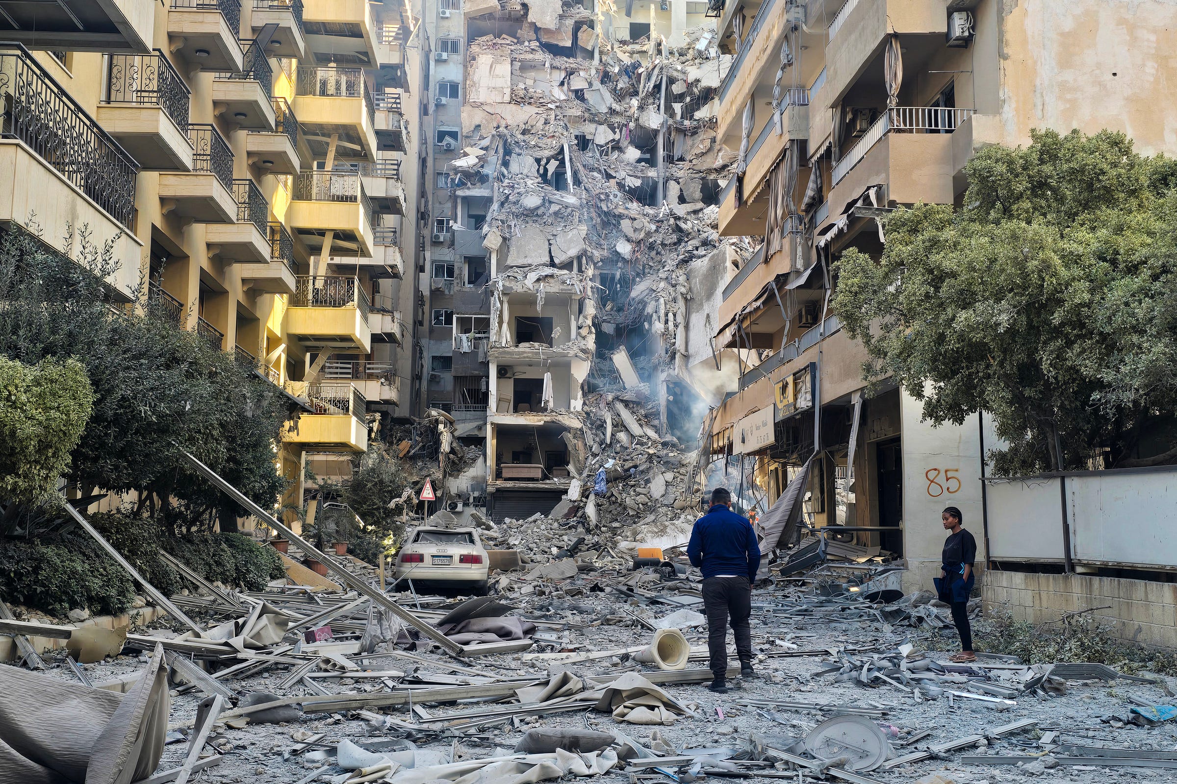 صور من قلب العاصفة: صور تتحول إلى مركز الهجوم الإسرائيلي على لبنان