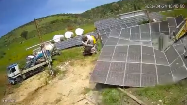 تحقيق إسرائيلي في تدمير ألواح شمسية بقرية لبنانية مسيحية