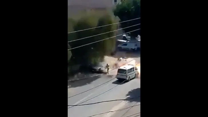 غارة إسرائيلية تستهدف مسعفين وطفلاً في جنوب لبنان