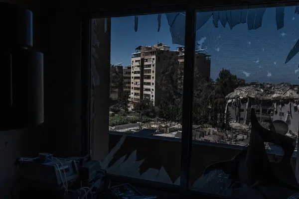 زعيم حزب الله يرفض محادثات لبنان وإسرائيل ويدعو للتظاهر